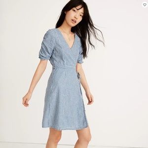 Madewell Gingham Shirred-Sleeve Wrap Dress in Blue and White Size L